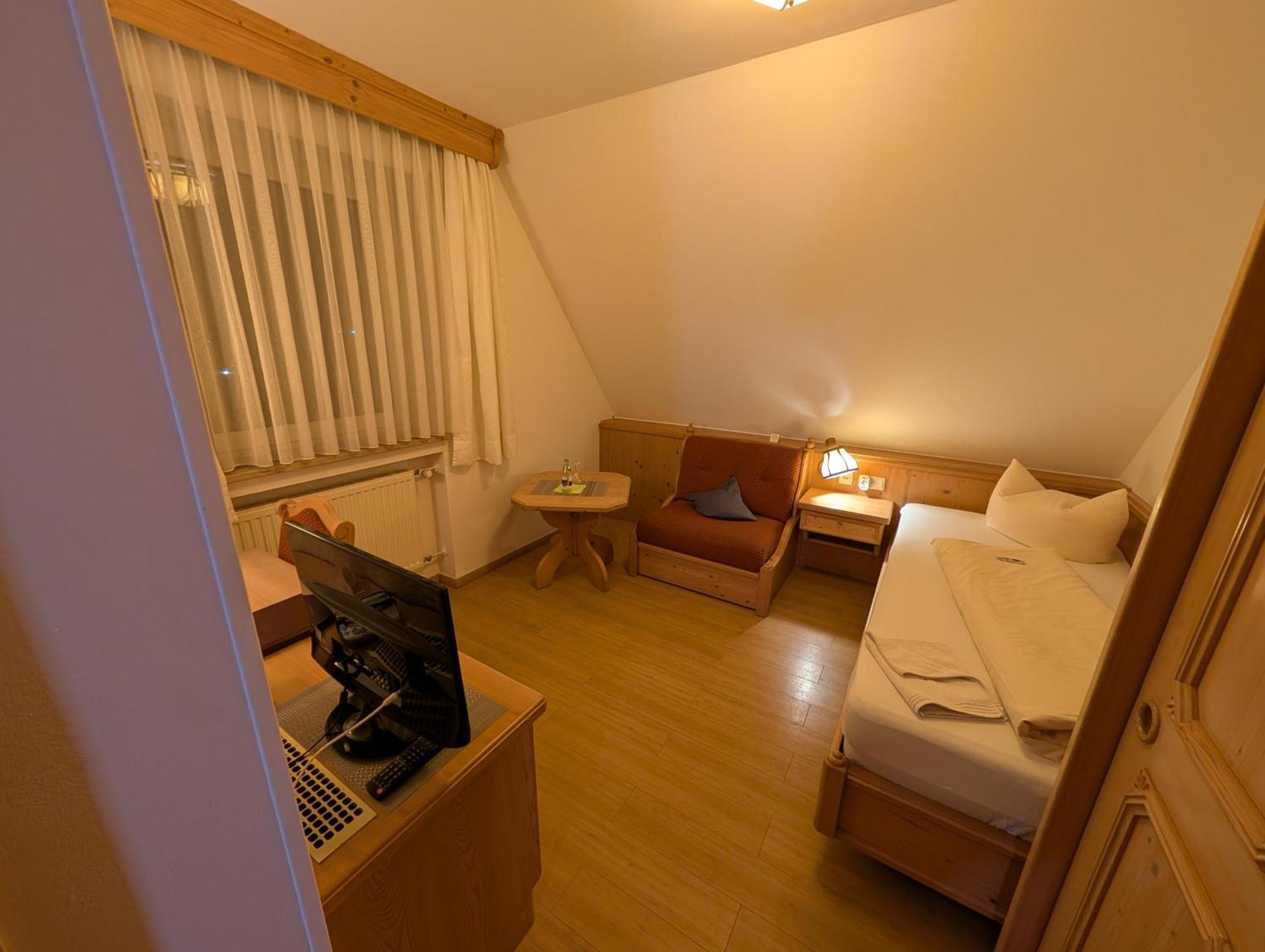 Hotel-Gasthof Zur Rose Weißenhorn Δωμάτιο φωτογραφία
