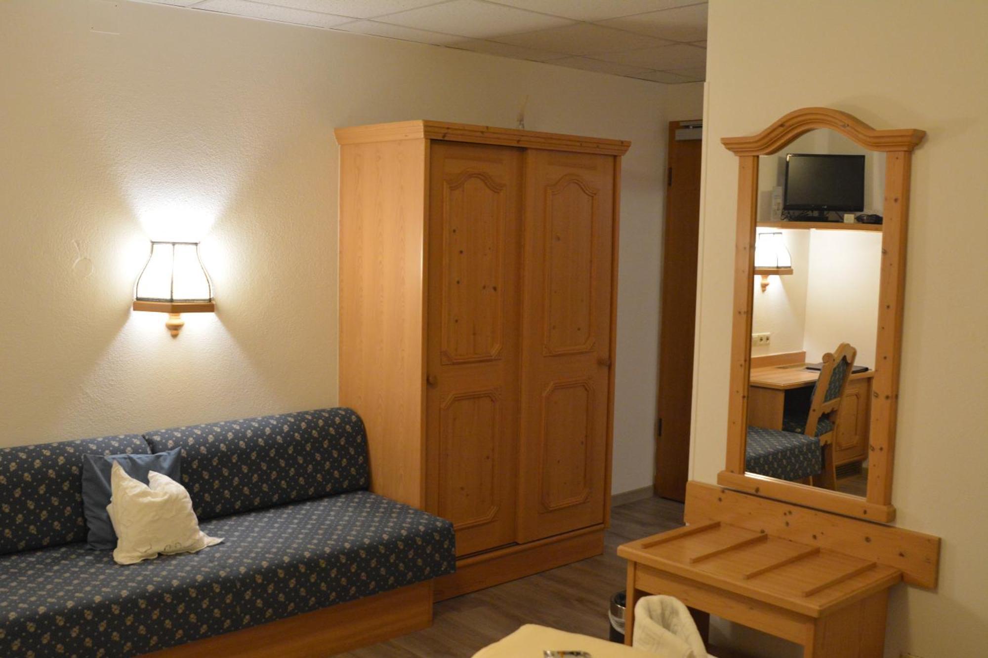 Hotel-Gasthof Zur Rose Weißenhorn Δωμάτιο φωτογραφία