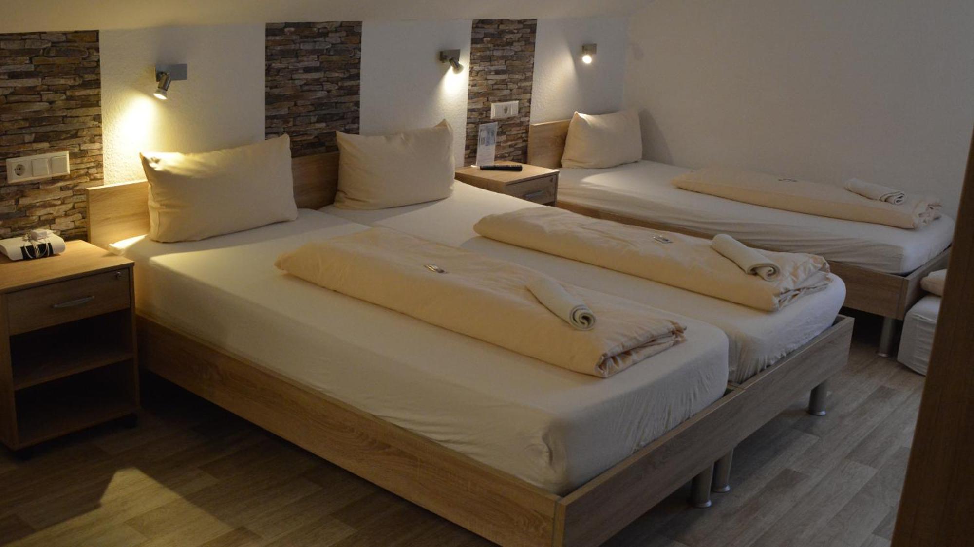 Hotel-Gasthof Zur Rose Weißenhorn Δωμάτιο φωτογραφία