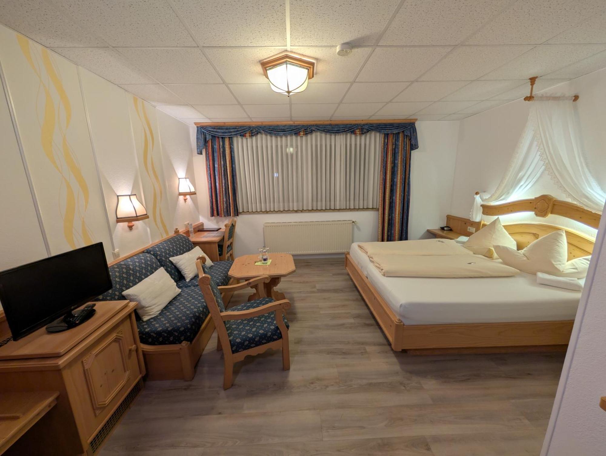 Hotel-Gasthof Zur Rose Weißenhorn Δωμάτιο φωτογραφία