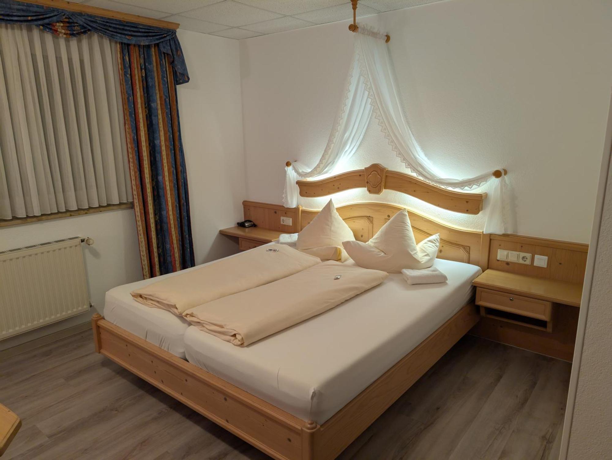Hotel-Gasthof Zur Rose Weißenhorn Δωμάτιο φωτογραφία