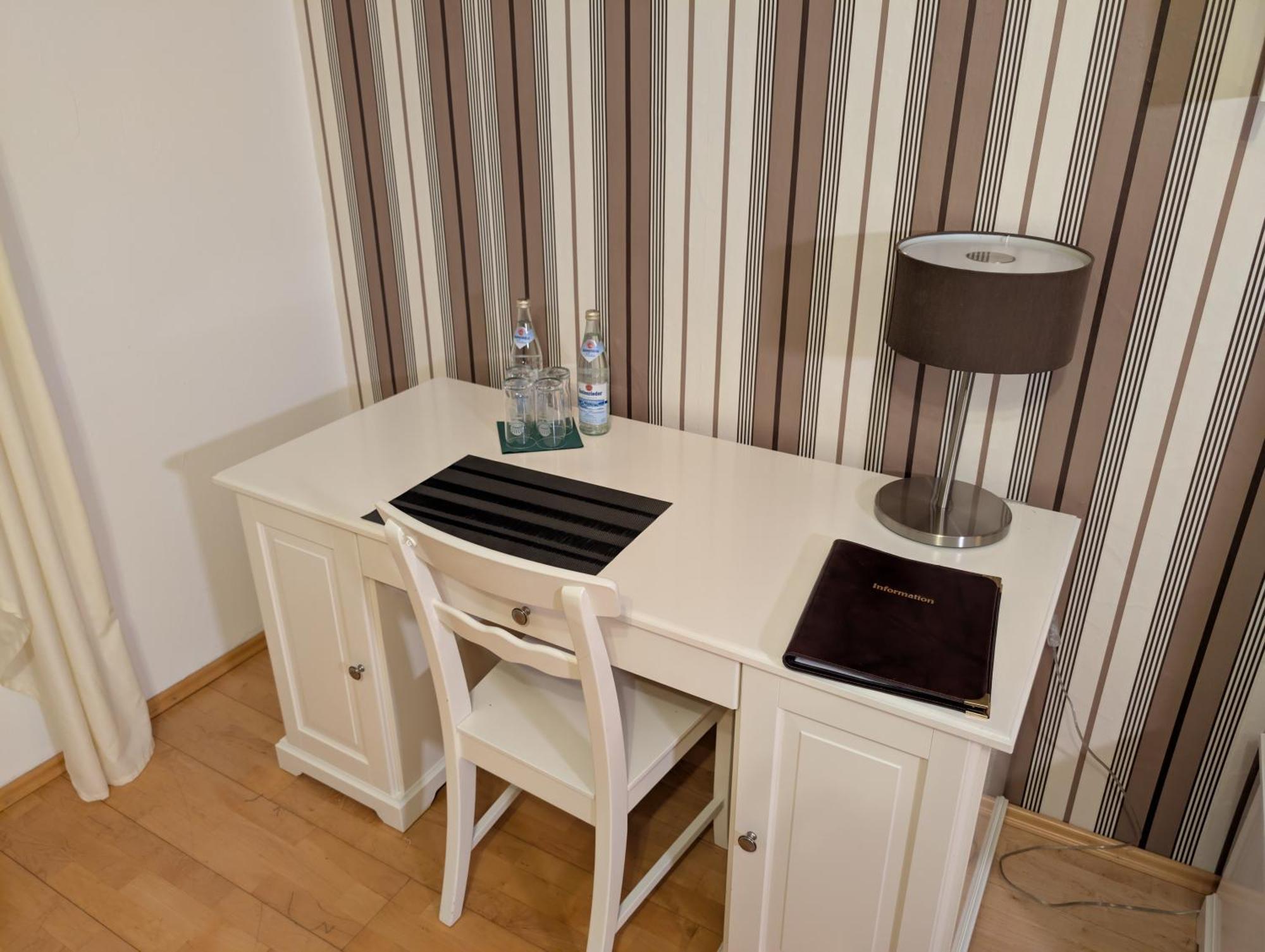 Hotel-Gasthof Zur Rose Weißenhorn Δωμάτιο φωτογραφία